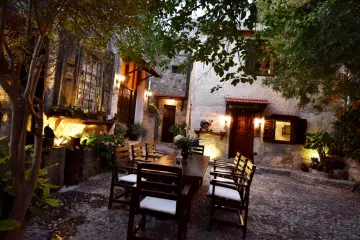 Villa Fümehan is built on the ruins belonging to the ancient Lycian civilization in the city of Karymlassos