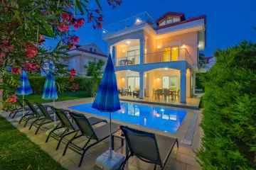 Luxury 4 Bedroom Villa with Private Pool & Jacuzzi, Just 5 Minutes Away from Koça Çalış Beach