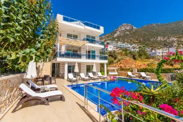 Villa Optimum: An Unrivaled Holiday Experience Amidst the Beauty of Nature and the Sea