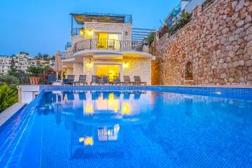 Villa Mavna Özlem – Modern 5-Bedroom Villa with Sea View in Kalkan