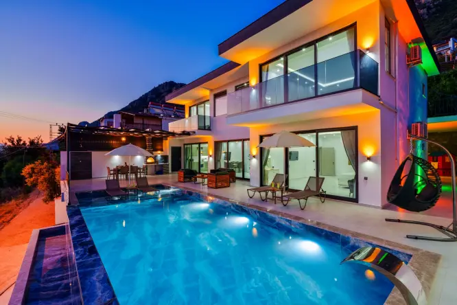 9 Guest Jacuzzi Villa in Kaş Bezirgan | Villa Azra Gül